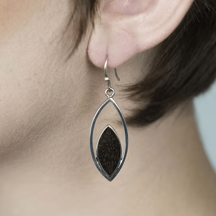 Frö - örhänge i ebenholts