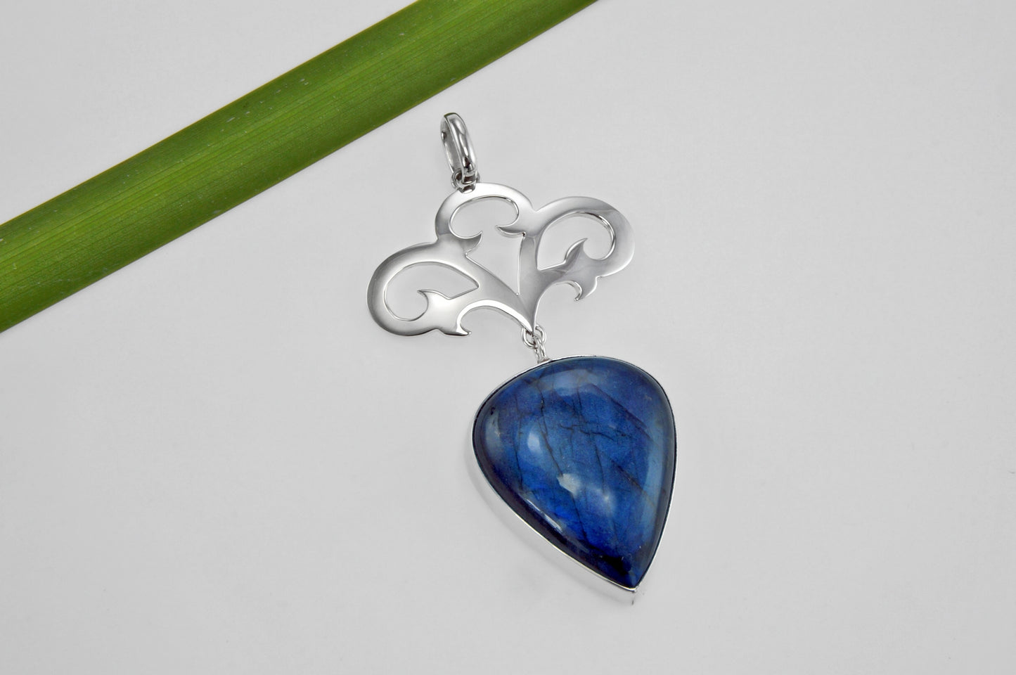 Stenegård - labradorithänge