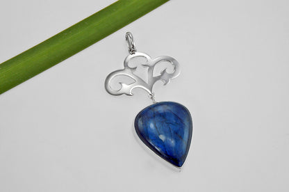 Stenegård - labradorithänge